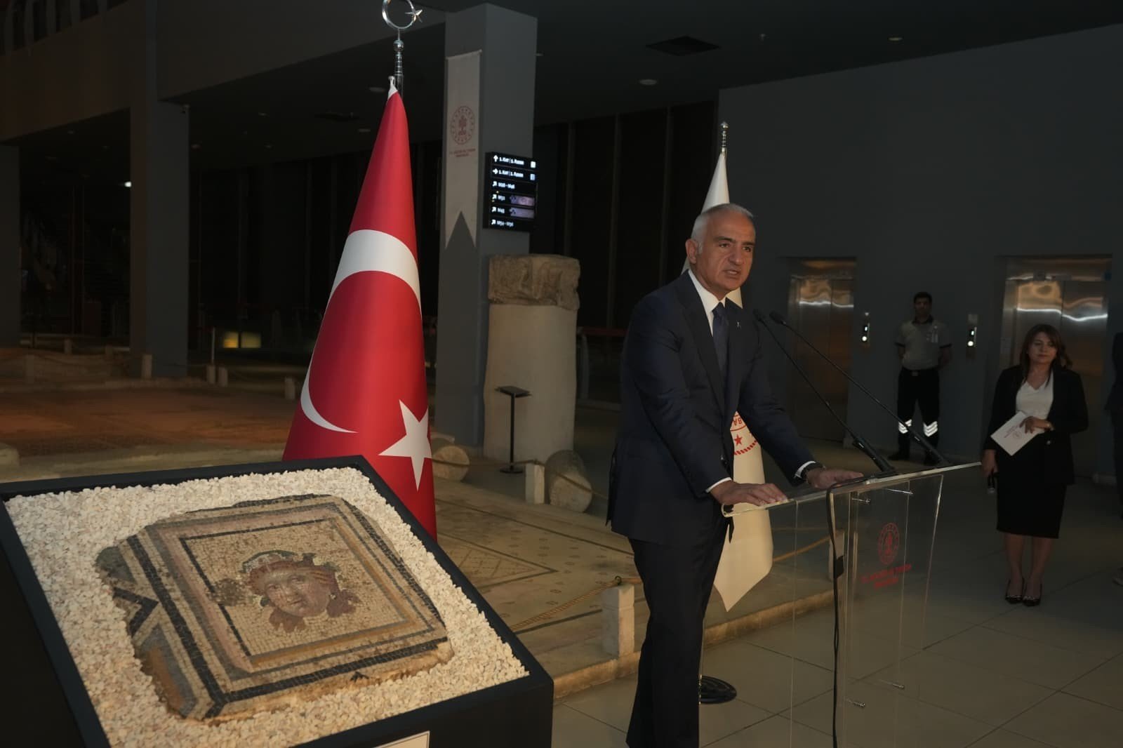 Çingene Kızı mozaiğinin 13. paneli ABD'den Türkiye'ye getirildi gorsel 2