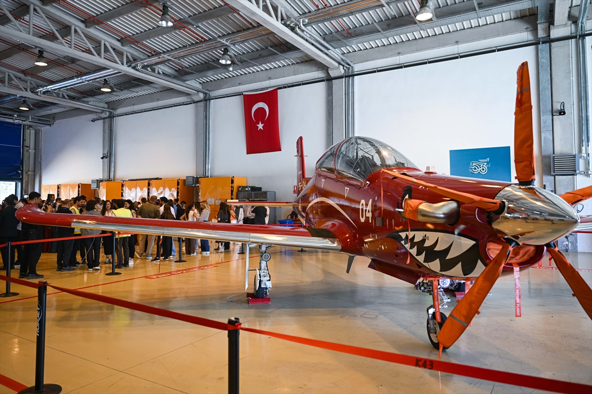 Türkiye'nin yerli Hürkuş-2 eğitim uçağı ilk askeri sertifikasını aldı