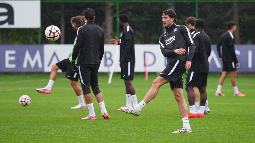 Beşiktaş, UEFA Avrupa Ligi kadrosunu 25 futbolcuyla açıkladı