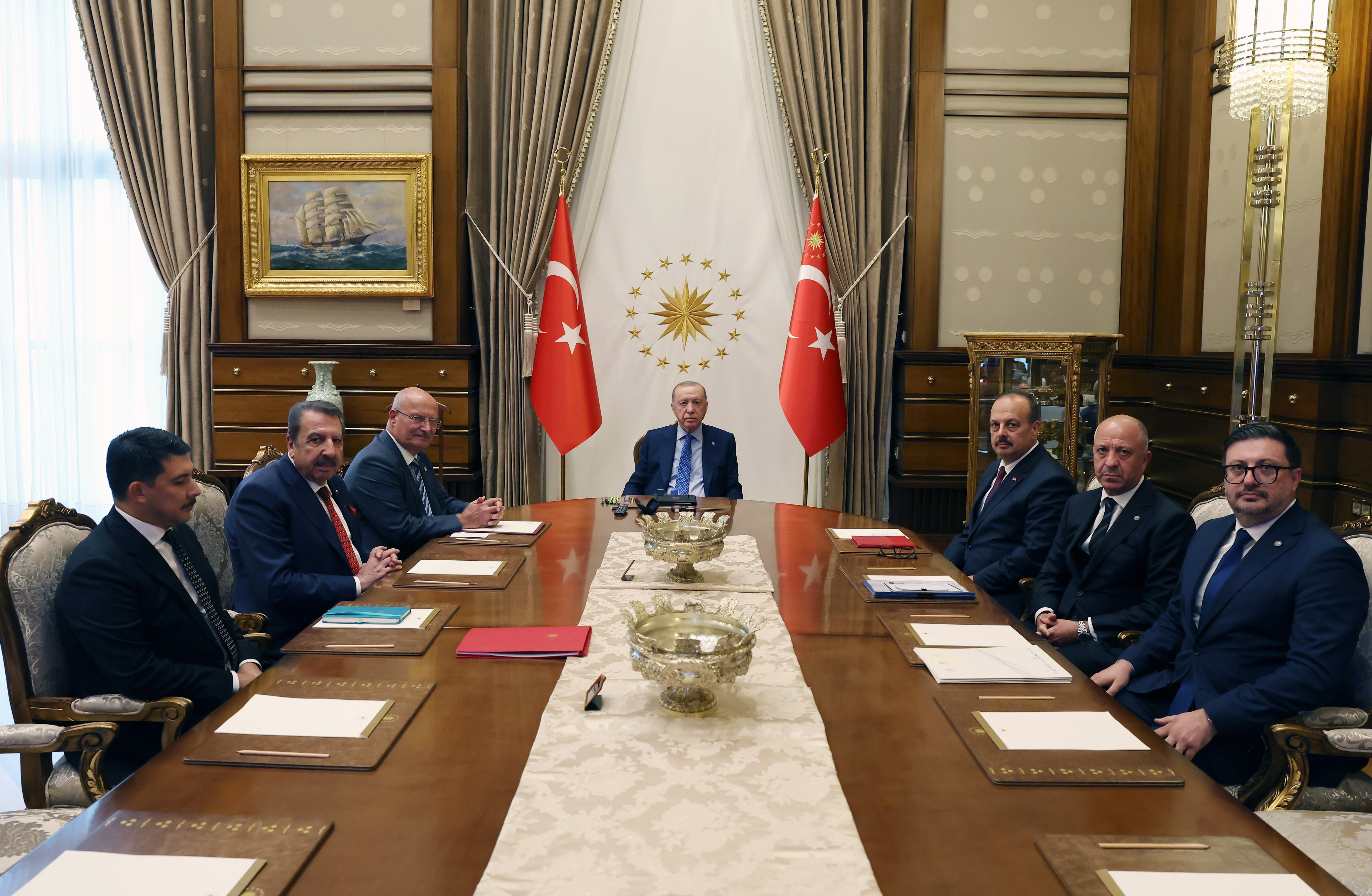 ATO Başkanı Baran, Ankara ekonomisine ilişkin raporu Cumhurbaşkanı Erdoğan'a sundu