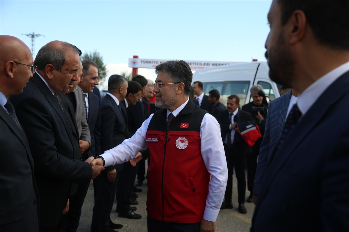 Bakan Yumaklı: Hayvan yetiştiricilerinden aşı ve kimliklendirme ücreti alınmayacak