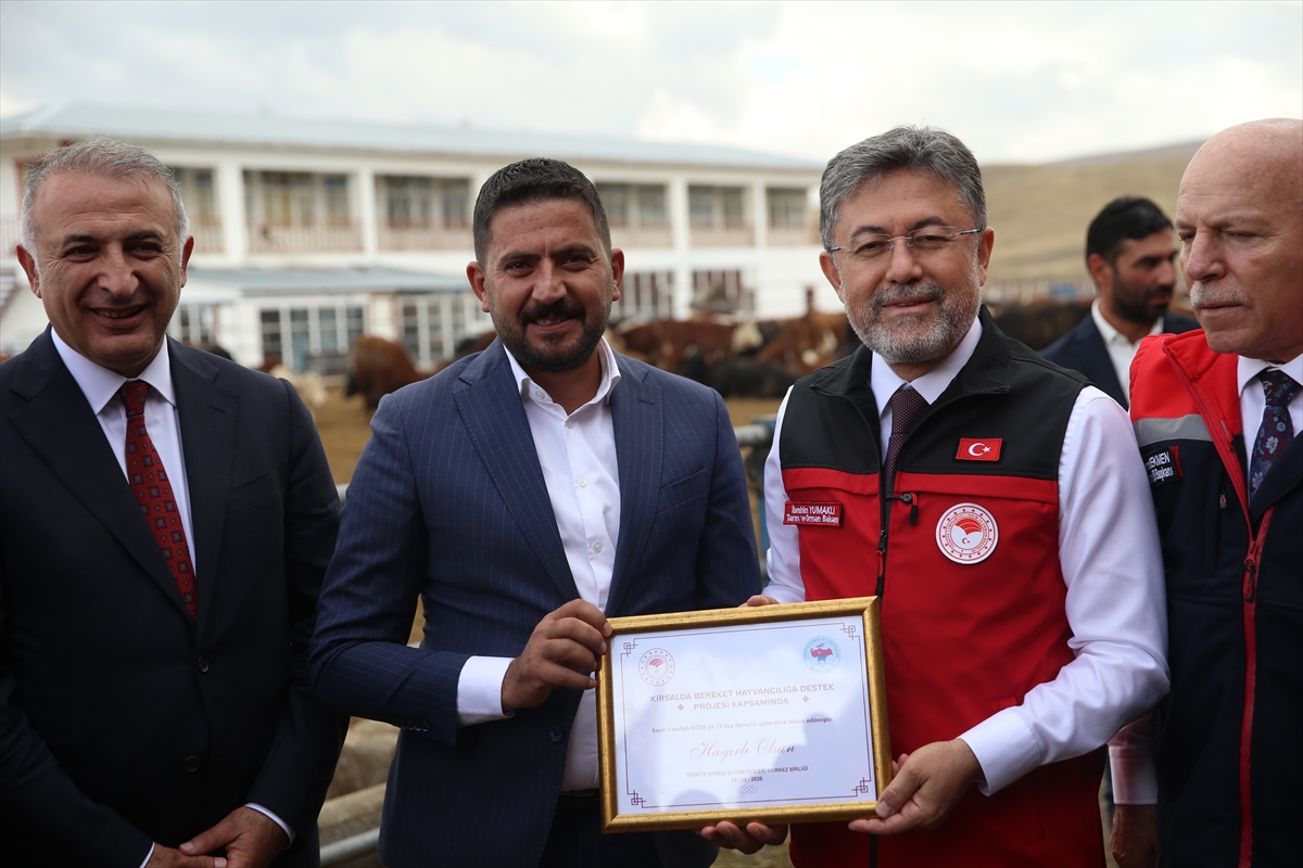 Bakan Yumaklı: Hayvan yetiştiricilerinden aşı ve kimliklendirme ücreti alınmayacak