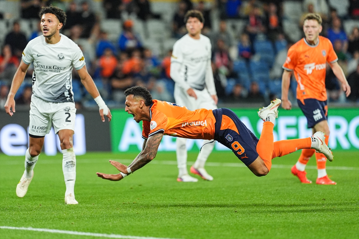 İstanbul Başakşehir, Gençlerbirliği’ni 4-0 yenerek 4 maç sonra kazandı