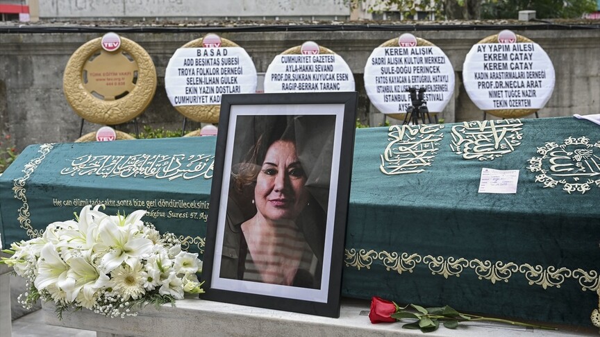 Oyuncu Gülsen Tuncer, Şişli Camisi'ndeki törenle son yolculuğuna uğurlandı