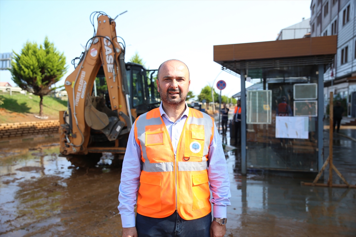 Rize'de sağanak sonrası su baskını ve heyelan bölgelerinde çalışmalar sürüyor