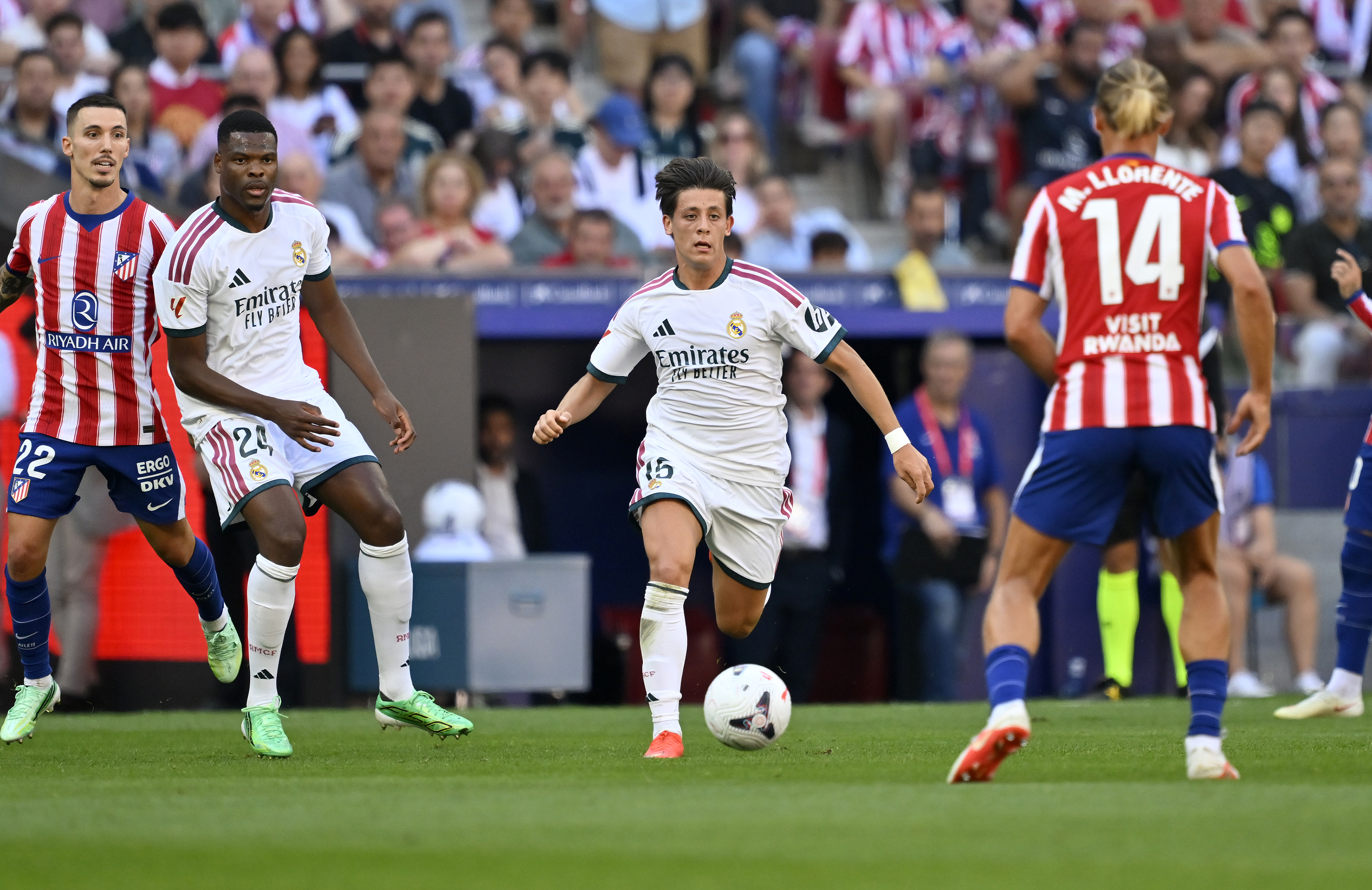 Atletico Madrid, derbide Real Madrid'i 2-1 yenerek puanını 16'ya çıkardı