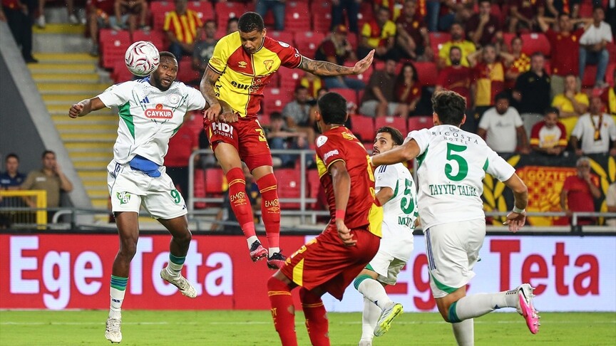 Göztepe, Çaykur Rizespor karşısında son dakikada bulduğu penaltıyla 2-2 kaldı