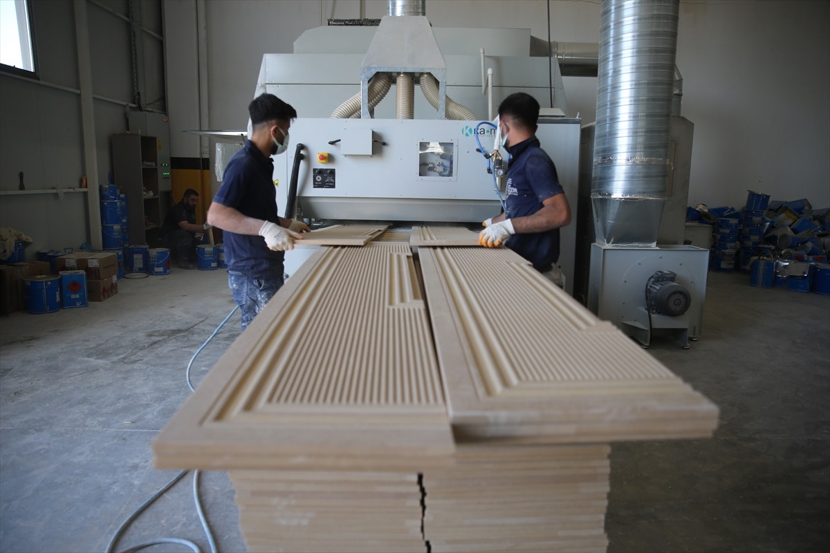 Karacadağ OSB'de 3 fabrika üretime başladı, 4 bin 600 kişilik hedef açıklandı
