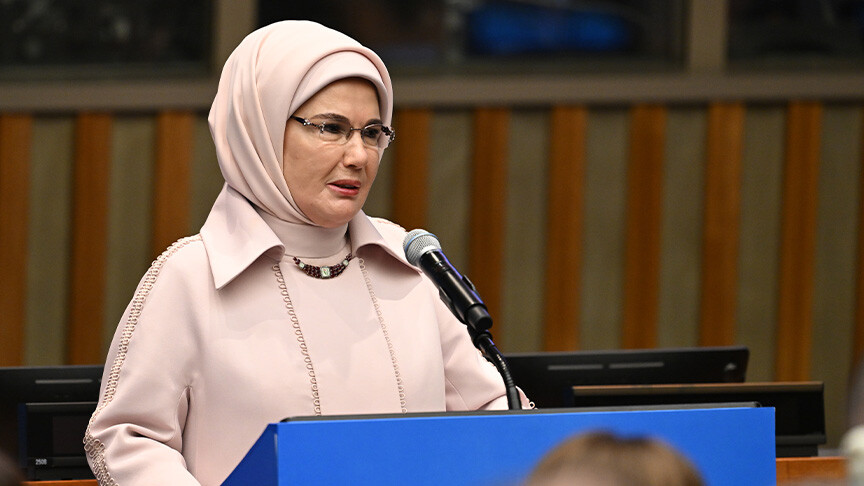 Emine Erdoğan, çocukların dijital güvenliği için ortak sorumluluk çağrısı yaptı