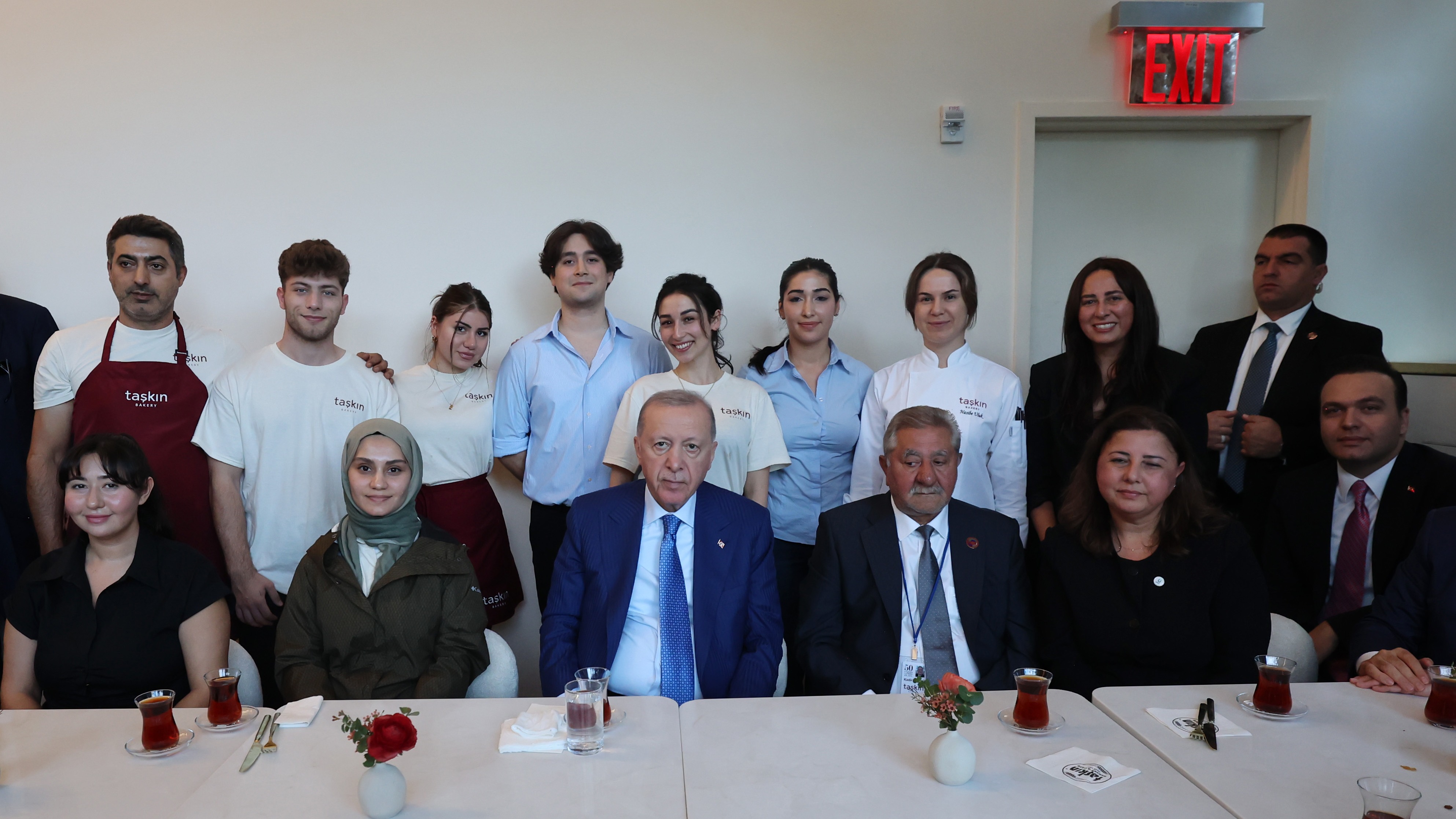 Cumhurbaşkanı Erdoğan, BM etkinliği sonrası New York'ta vatandaşlarla çay içti