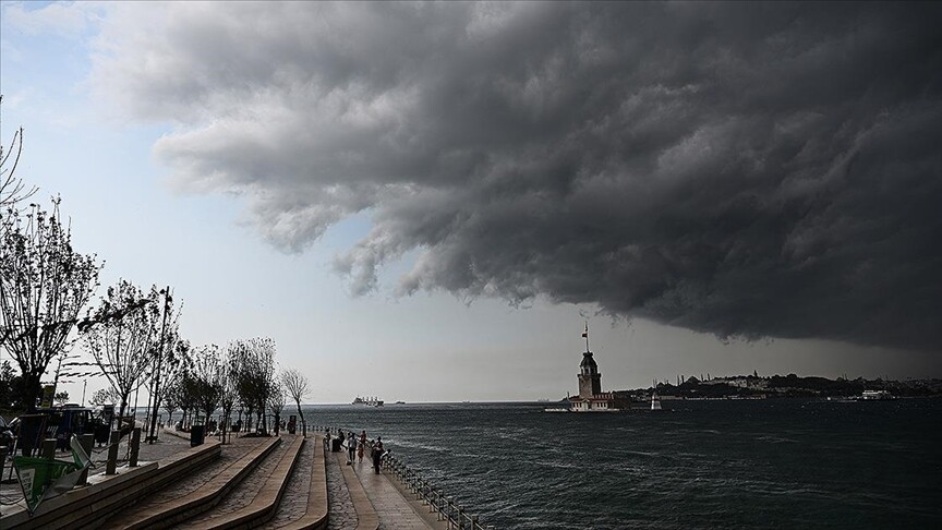 AKOM İstanbul’da sağanak ve saatte 60 kilometreye varan rüzgar uyarısı yaptı