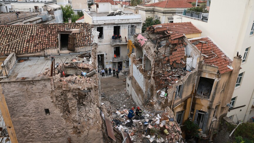 Atina'da patlamayla yıkılan binada hayatını kaybedenlerin sayısı 6'ya çıktı