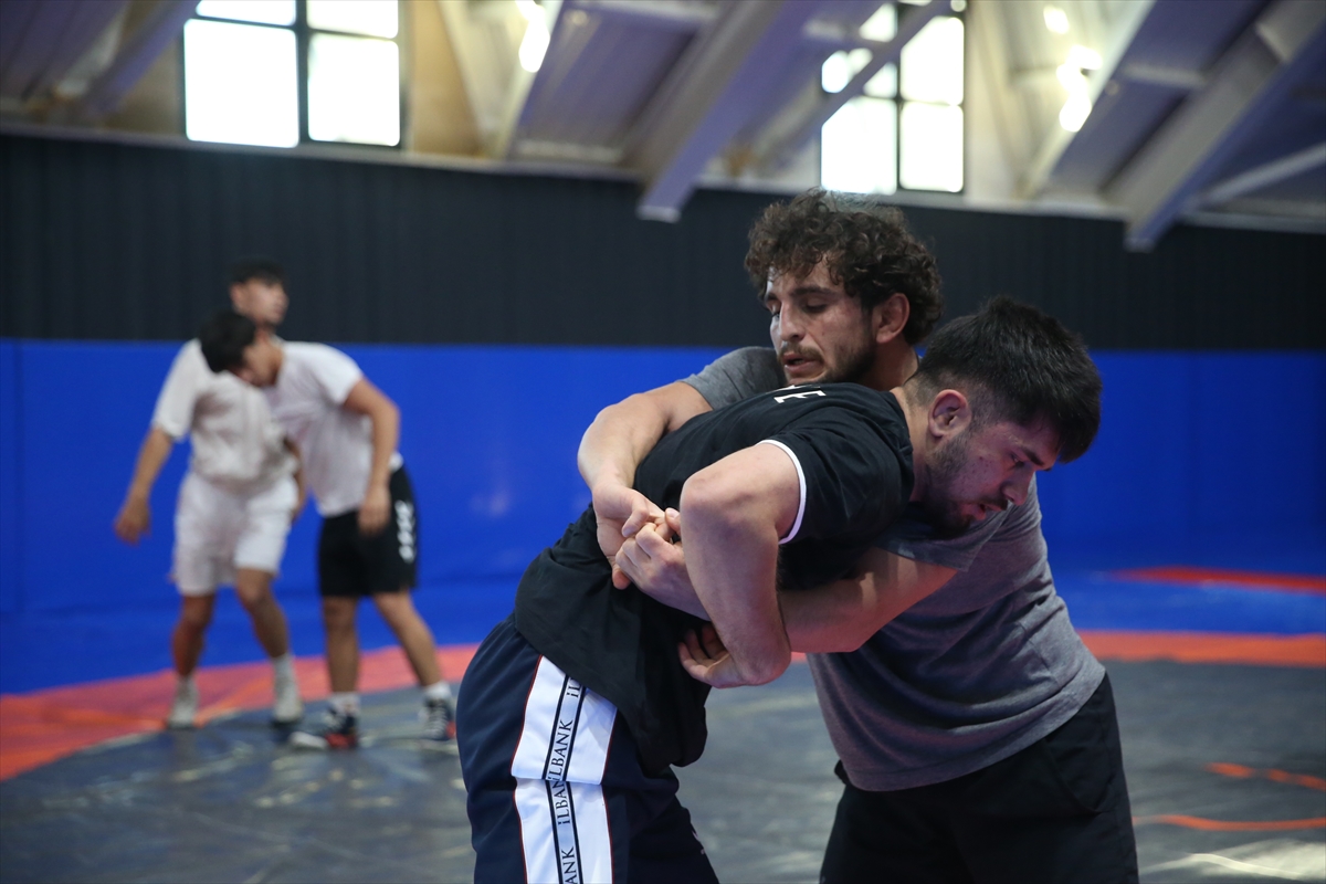 Milli güreşçi Ahmet Duman, dünya şampiyonluğu ve olimpiyat vizesi istiyor