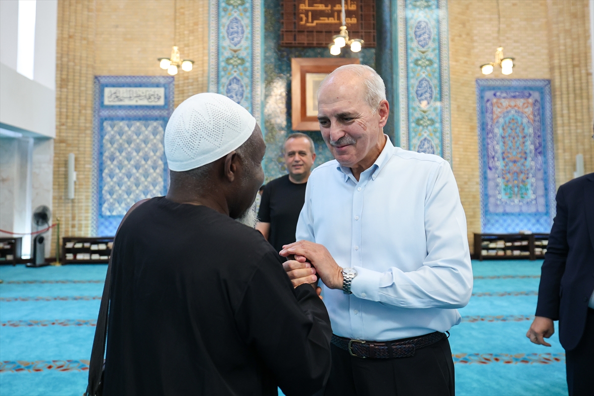 Meclis Başkanı Kurtulmuş, Lizbon Merkez Camisi’nde Müslüman temsilcileriyle görüştü
