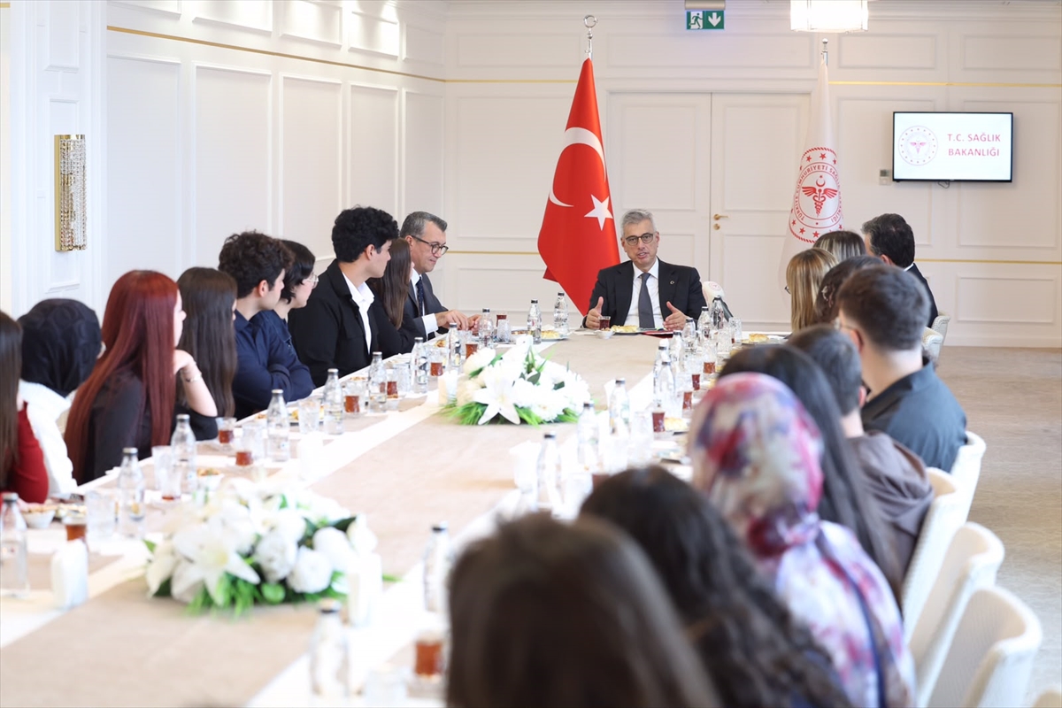 Bakan Memişoğlu: Sağlık sistemi günde 3 milyon kişiye dokunuyor