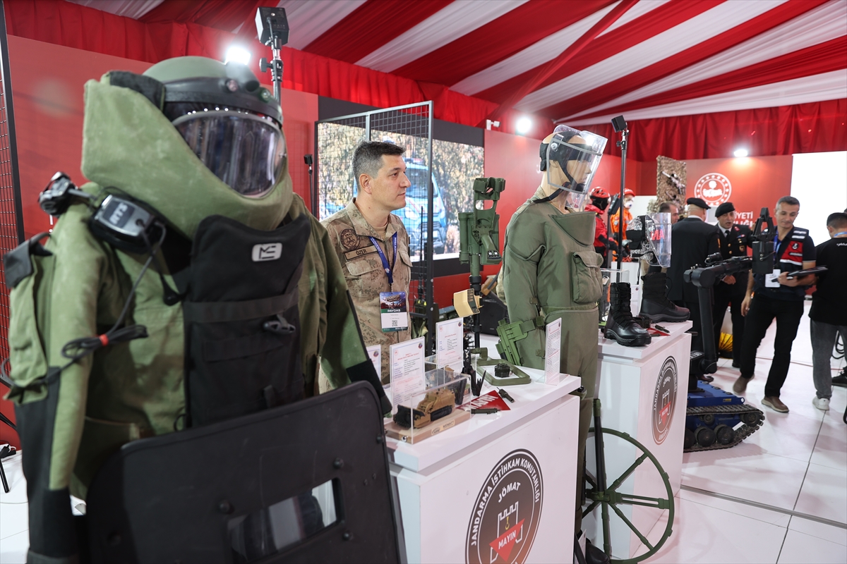 Jandarmanın yerli mayın tespit sistemleri Şanlıurfa’daki TEKNOFEST’te tanıtıldı