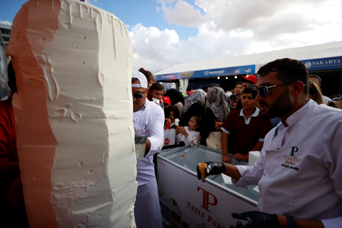 TEKNOFEST Güneydoğu’da 100 kilogram Kahramanmaraş dondurması ikram edildi