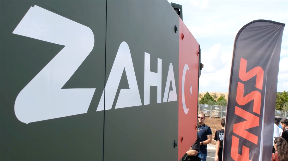 Şanlıurfalı sanatçılar amfibi araç ZAHA’yı türküyle TEKNOFEST’te renkli karşıladı