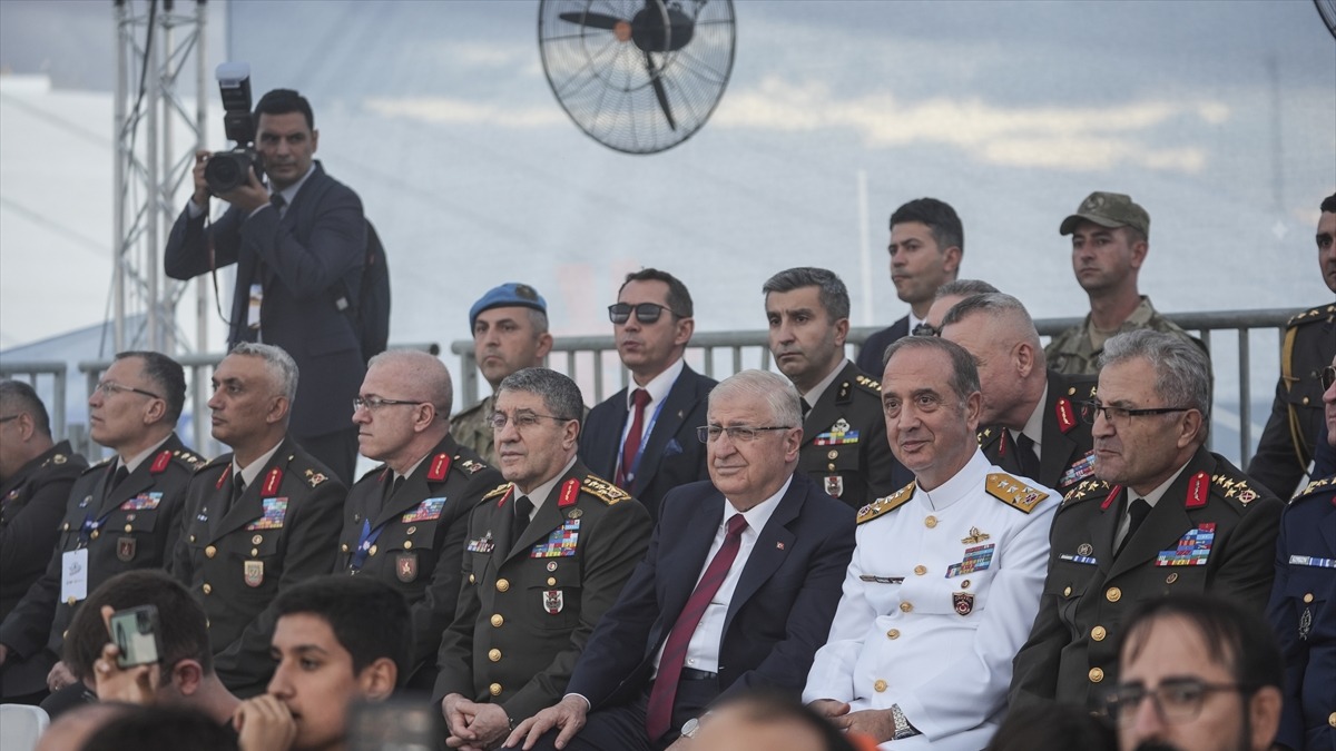 Şanlıurfalı sanatçılar amfibi araç ZAHA’yı türküyle TEKNOFEST’te renkli karşıladı