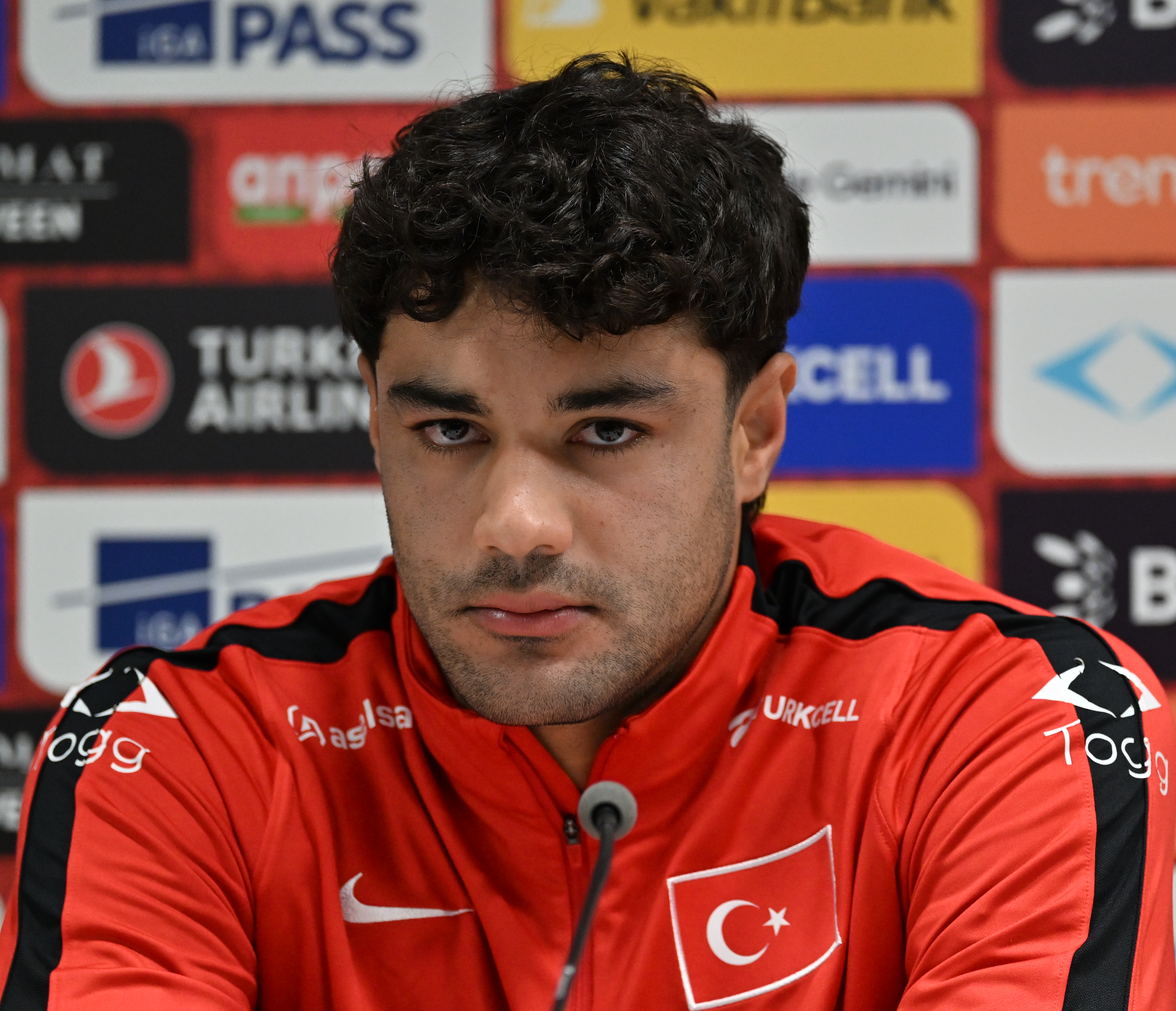 Montella, İtalya maçı öncesi eksiklere rağmen galibiyet istedi