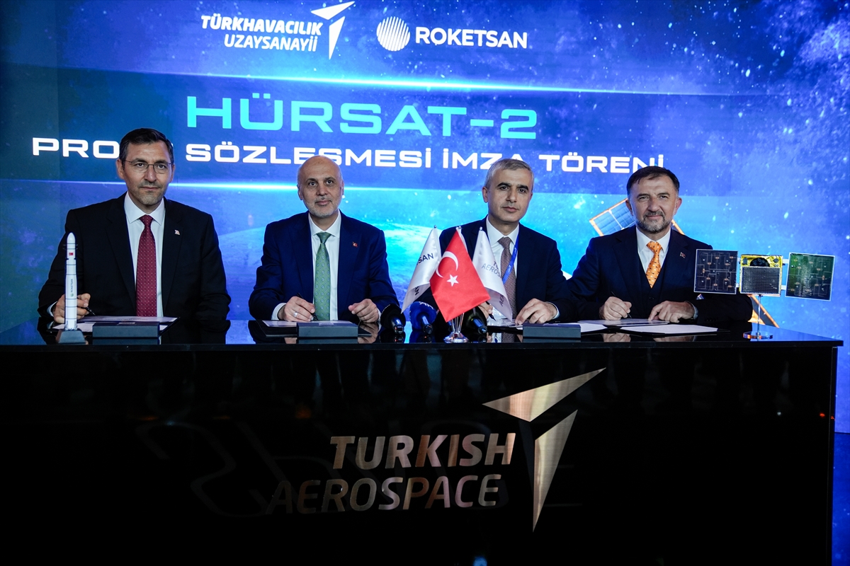 TUSAŞ ve ROKETSAN, Türkiye'nin seri üretilebilen ilk uydu ailesi HÜRSAT için imzaları attı