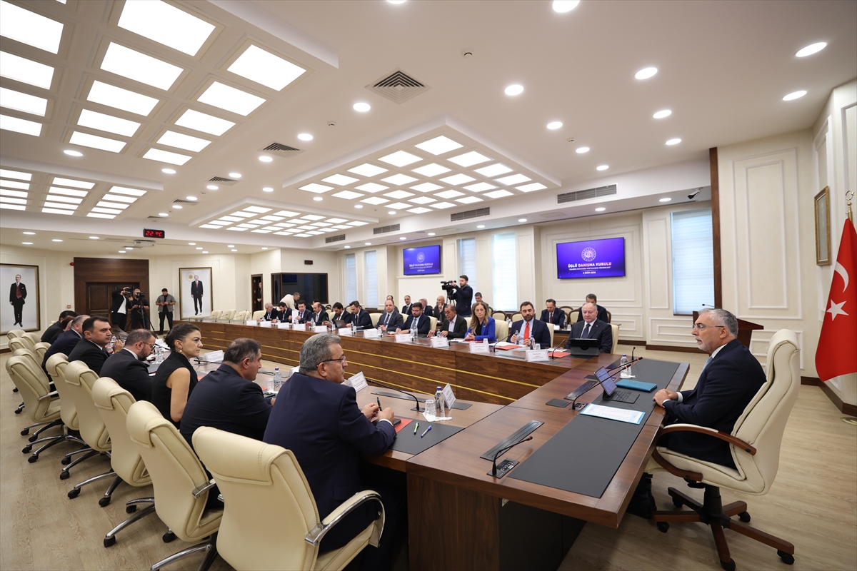 Bakan Işıkhan: Yeni çalışma modelleri hak ve güvenceleri koruyacak