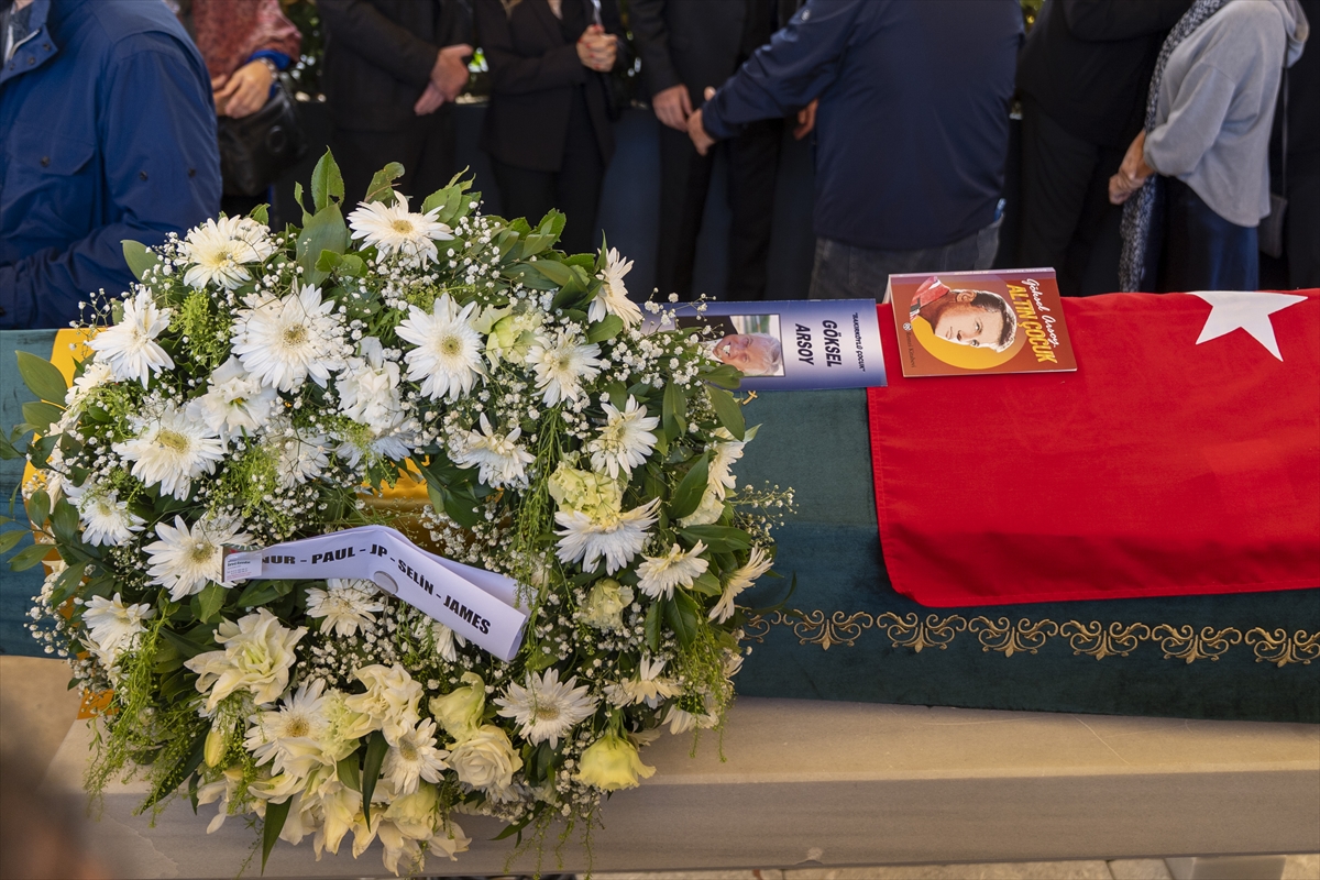 Sanatçı Göksel Arsoy Zincirlikuyu'da son yolculuğuna uğurlandı