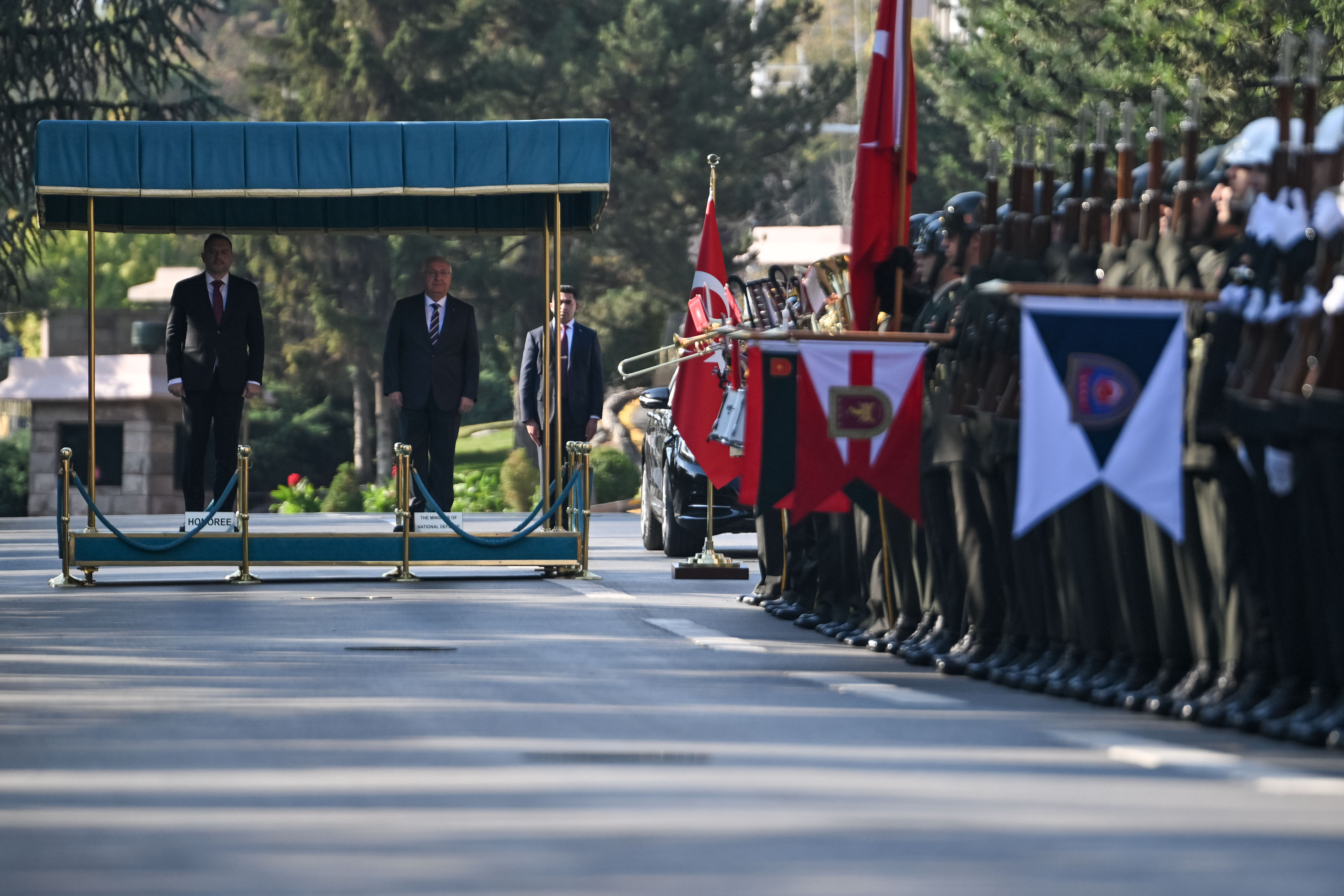 Yaşar Güler, Arnavutluk savunma bakanı Ermal Nufi’yi kabul etti