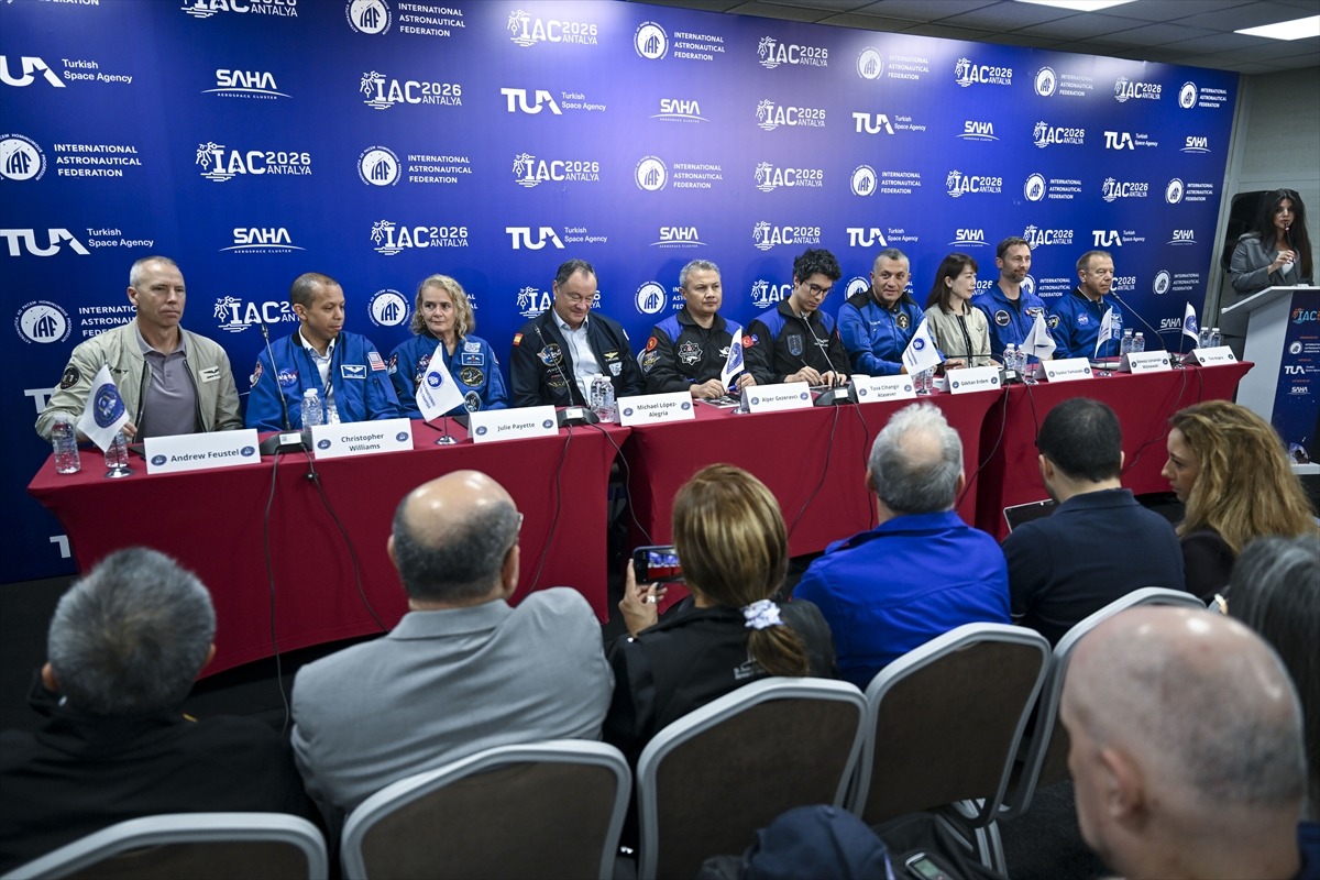 Alper Gezeravcı, Türk astronotlardan oluşan ekibin uzaya uçacağına inanıyor