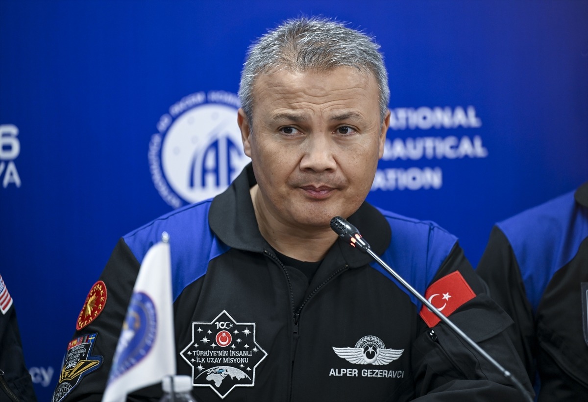 Alper Gezeravcı, Türk astronotlardan oluşan ekibin uzaya uçacağına inanıyor