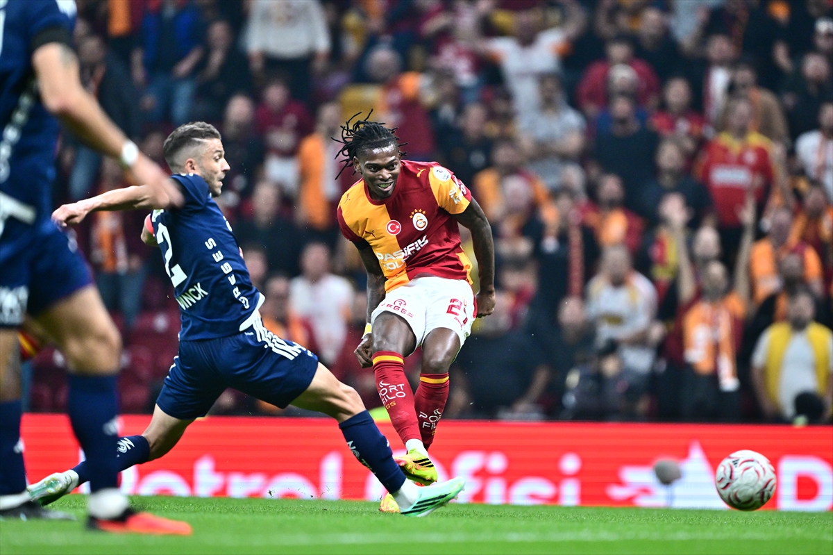 Galatasaray, Kasımpaşa'yı son dakikalarda bulduğu gollerle 3-1 yendi