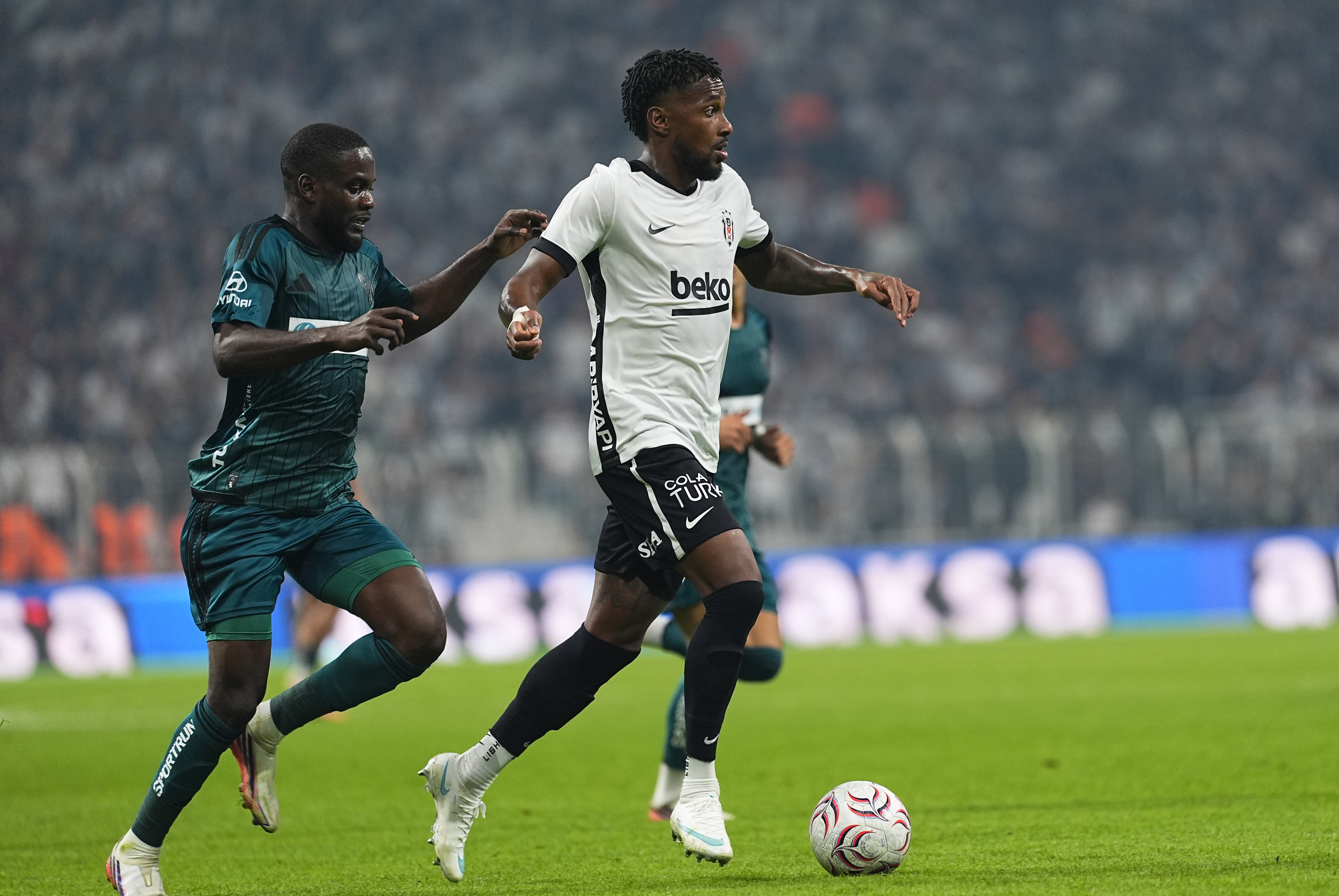Beşiktaş, Kocaelispor'u 2-1 yenerek Dolmabahçe'de 3 puanı aldı