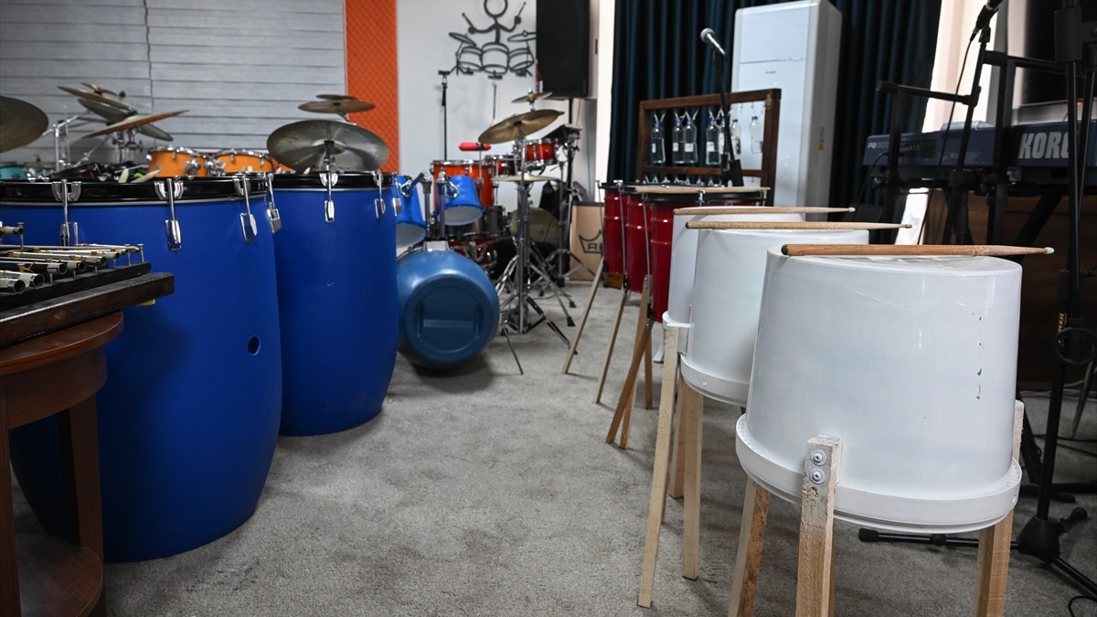 Atıktan enstrüman yapan çocuklar yarışacak, kazanan okula müzik sınıfı kurulacak