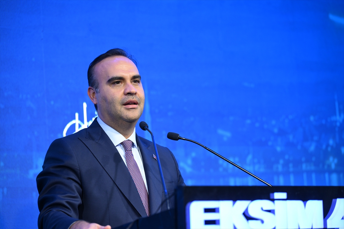 Bakan Kacır: Türkiye siyasi ve ekonomik istikrarla geleceğe güvenle ilerliyor