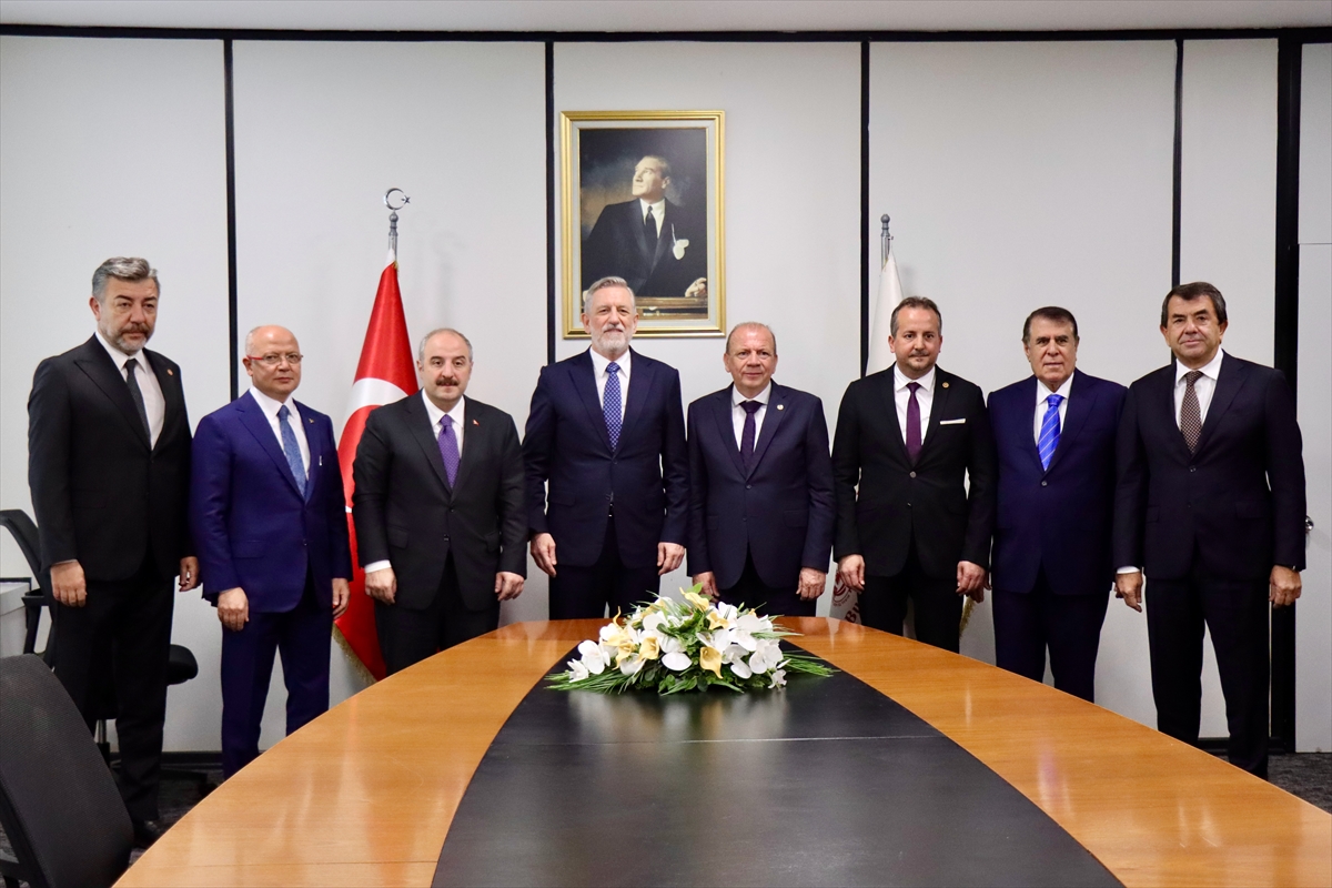 BTSO Başkanı seçilen Özer Matlı, görevi İbrahim Burkay’dan devraldı