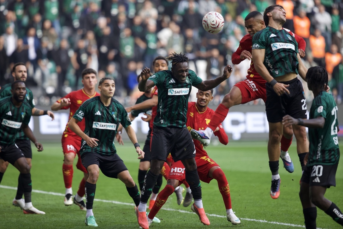 Göztepe, Kocaelispor'u deplasmanda 2-1 yenerek üç puanı hanesine yazdırdı
