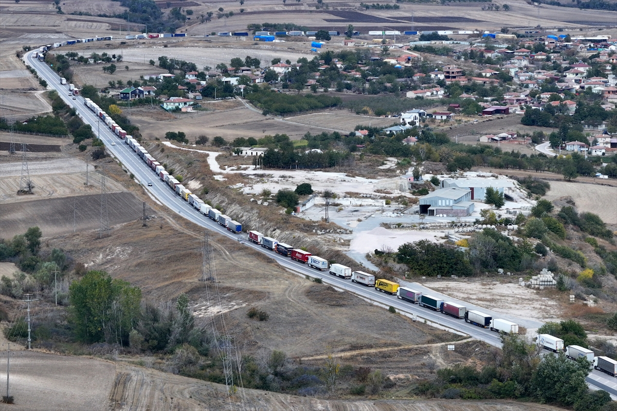 Hamzabeyli Sınır Kapısı'nda tır kuyruğu 27 kilometreye ulaştı