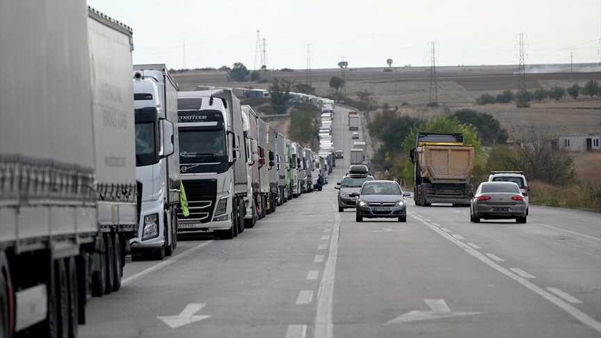 Hamzabeyli Sınır Kapısı'nda tır kuyruğu 27 kilometreye ulaştı