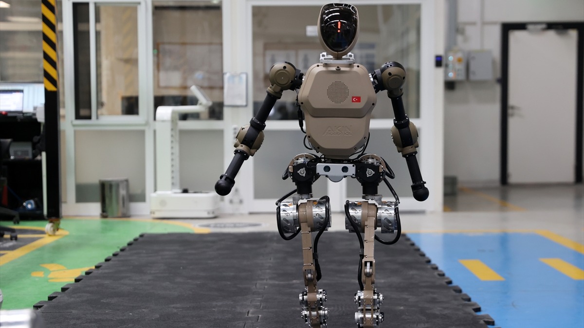 Konya’da geliştirilen insansı robot AKINCI-5 seri üretime hazırlanıyor