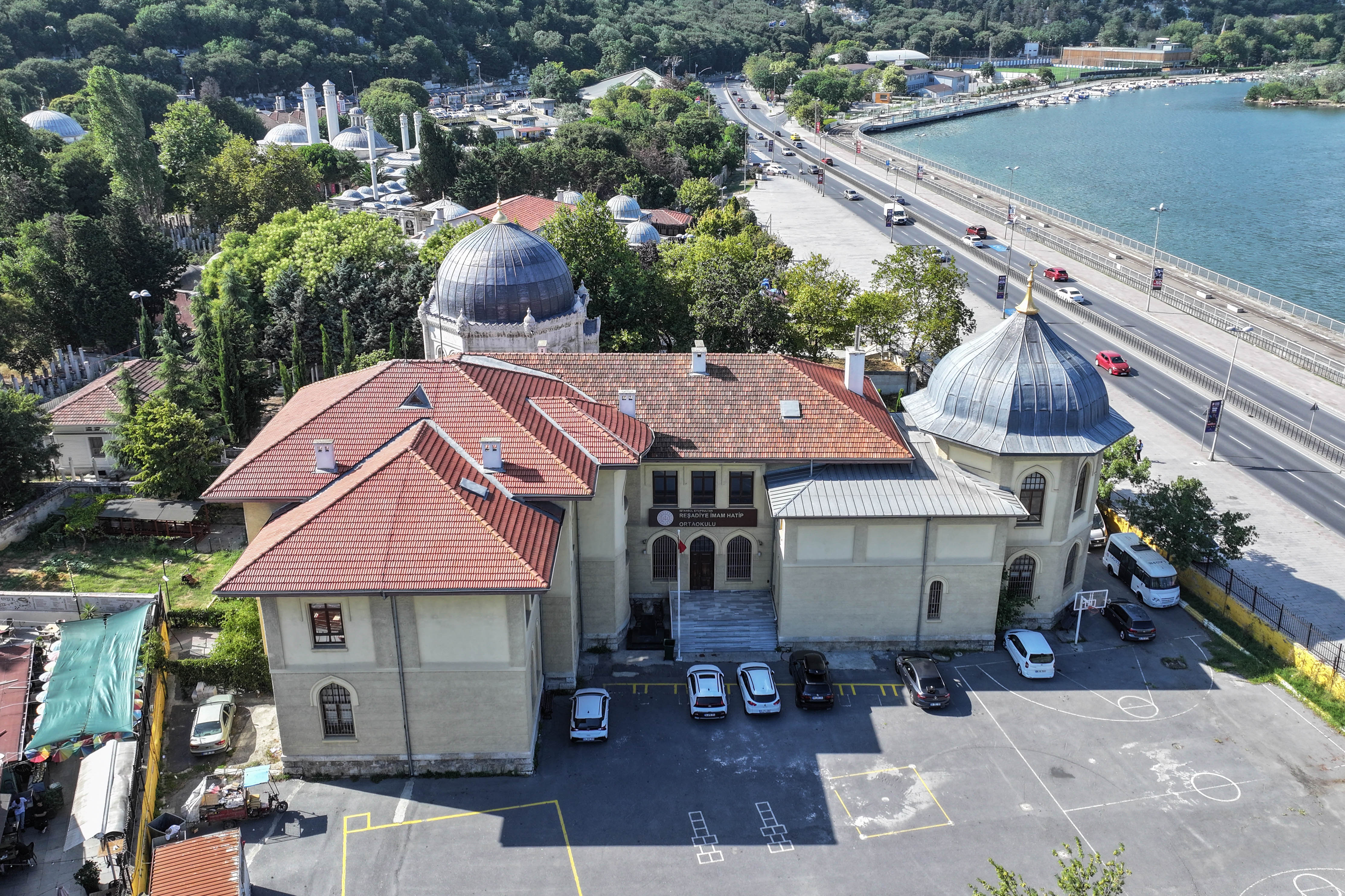 İstanbul'daki Reşadiye Mektebi binası Milli Mücadele'ye destek verdi