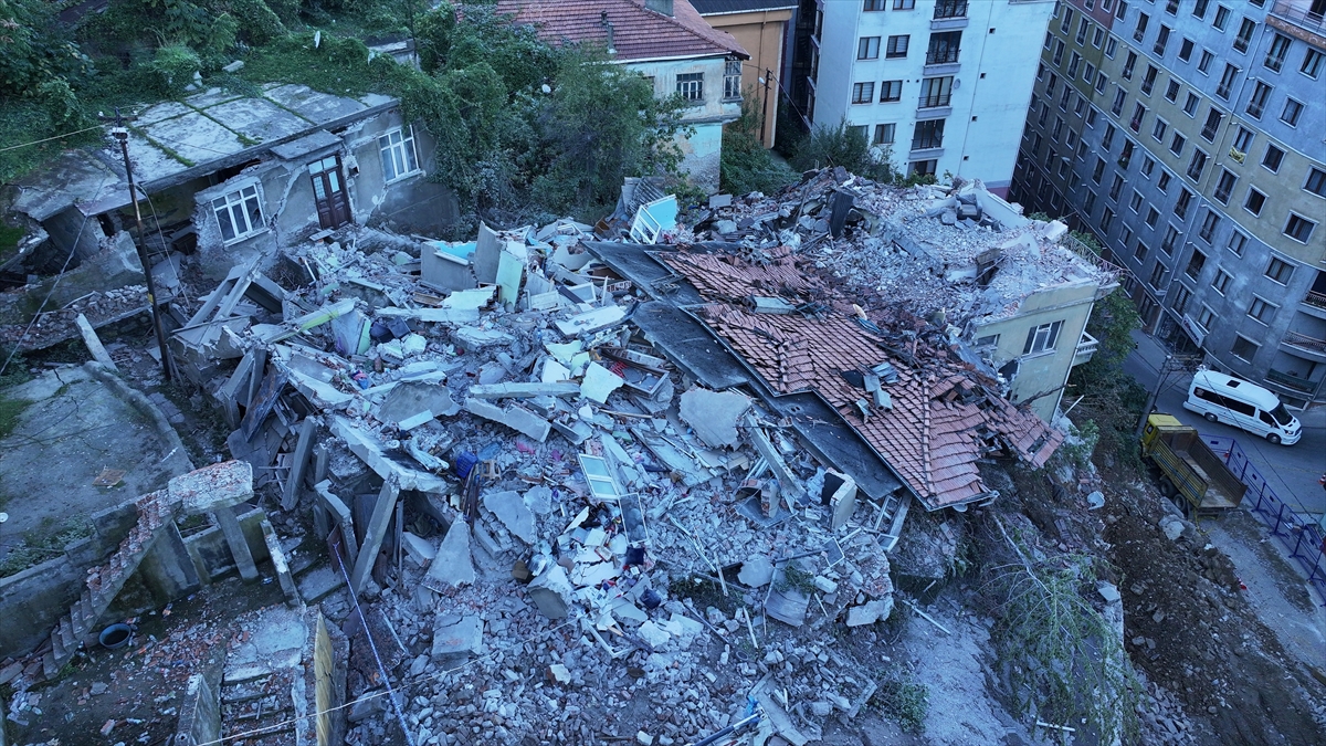 Zonguldak'ta bina çökmesi sonrası 7 bina tedbiren boşaltıldı