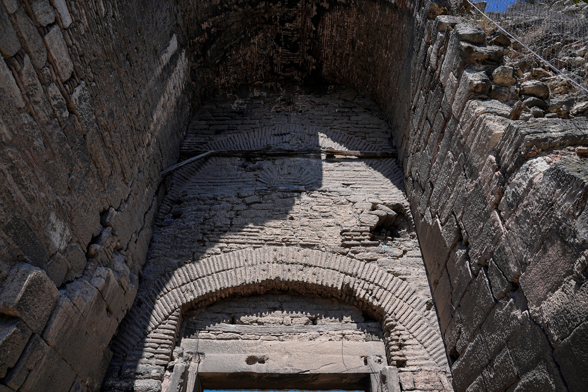 İstanbul’daki Sulu Kule, 1453 kuşatmasının tarihi izlerini bugüne taşıyor