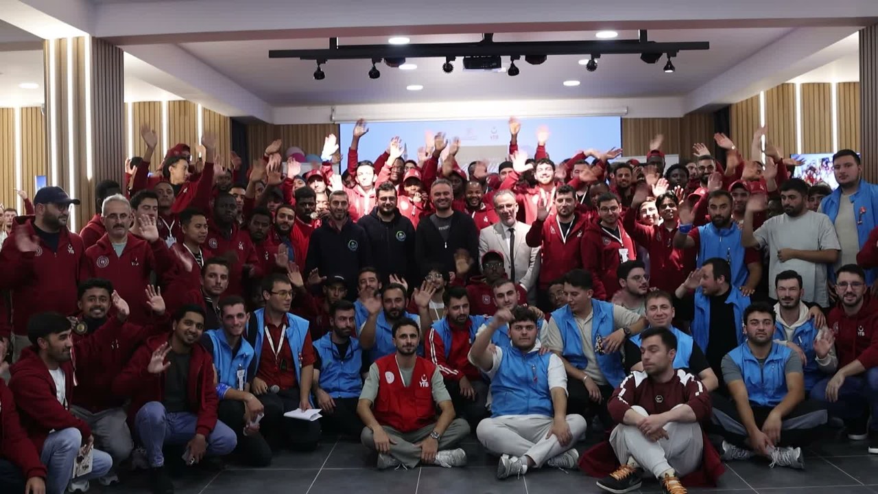 Bursa Karacaali Gençlik Kampı'ndaki gençler