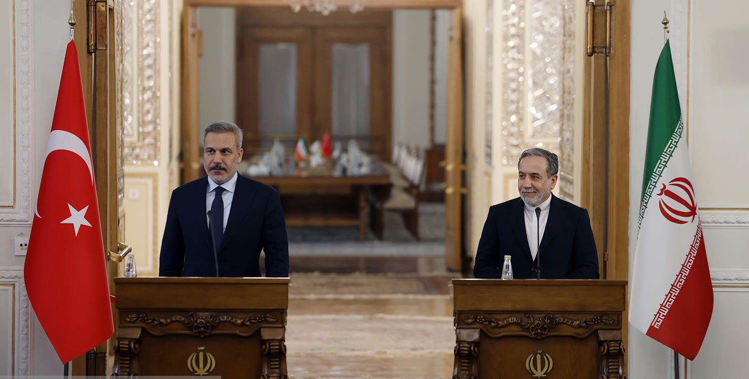 Fidan ve Arakçi, Tahran’daki ortak basın toplantısında (Kasım 2025)