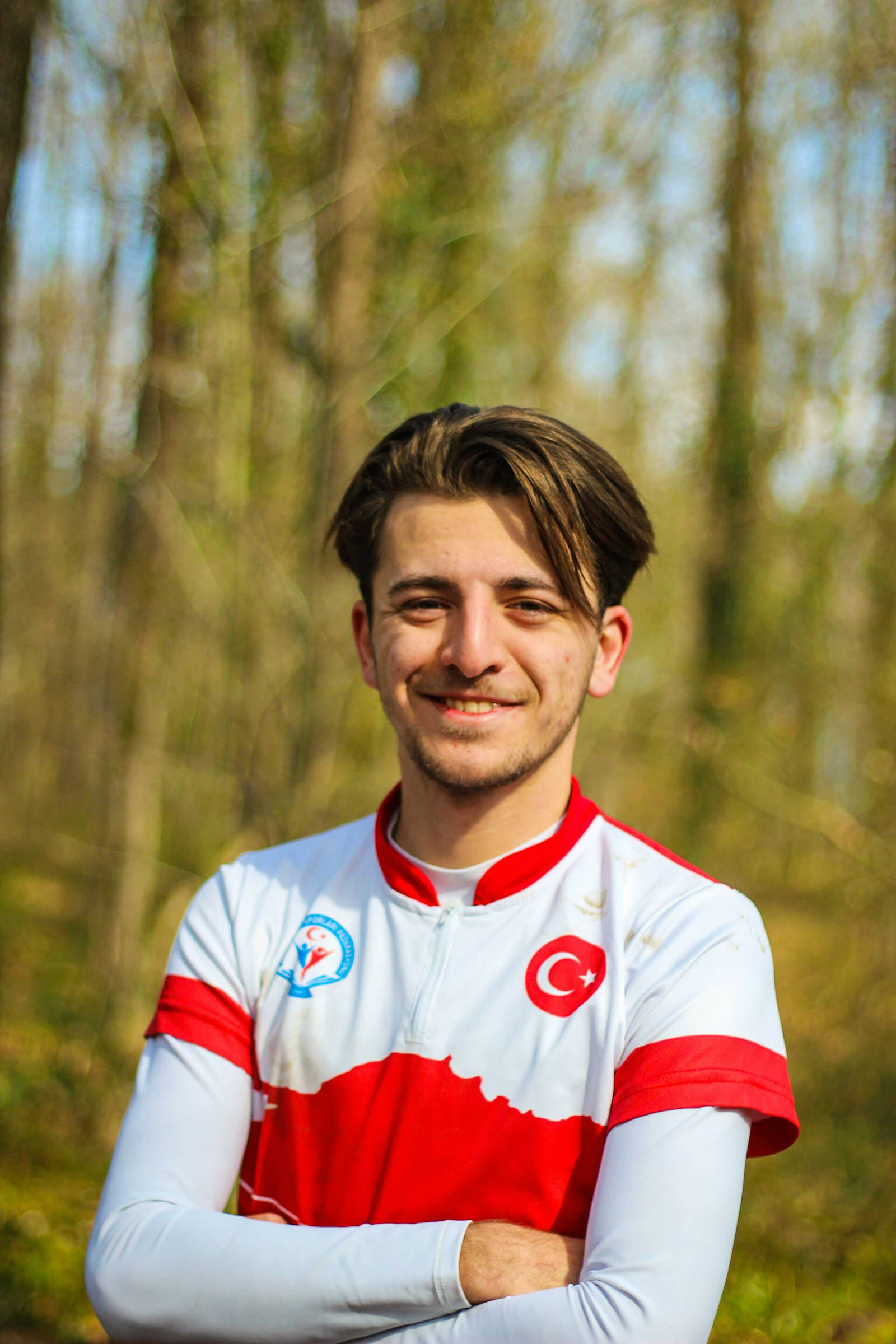 Türk milli takım formalı bir oryantiring sporcusu (arşiv)