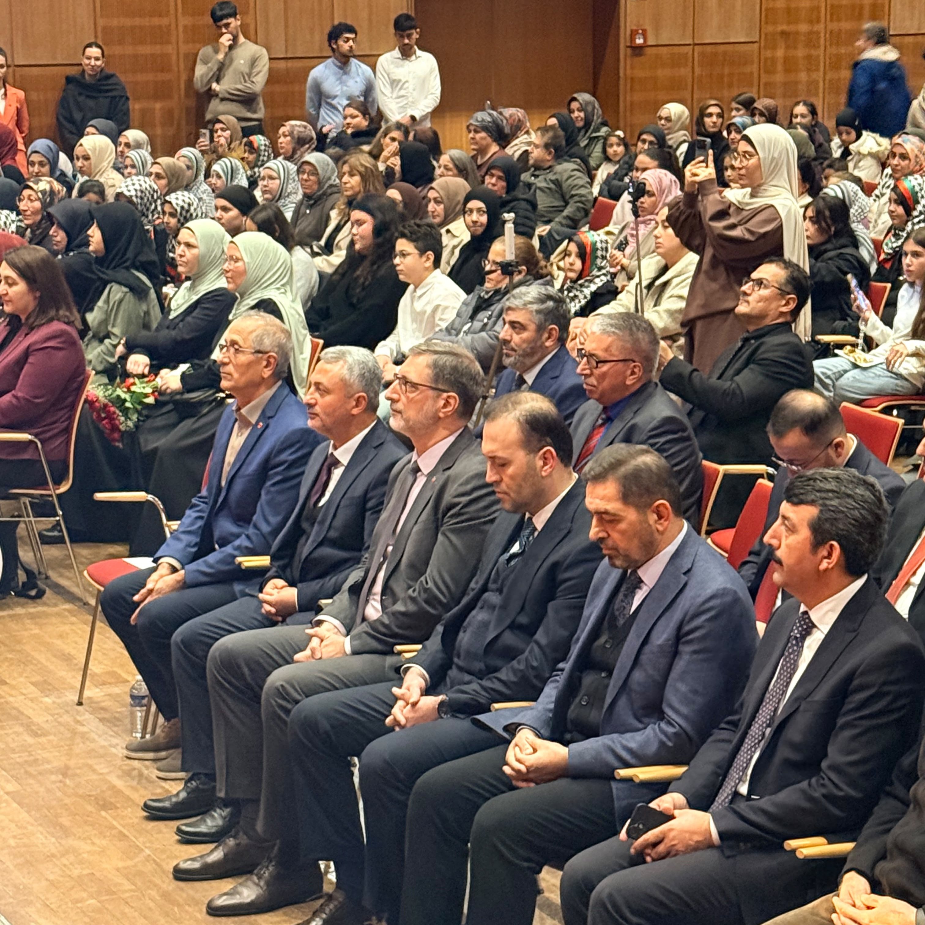 Guests watching the 2nd DİTİB Saarland Bayram from the front rows