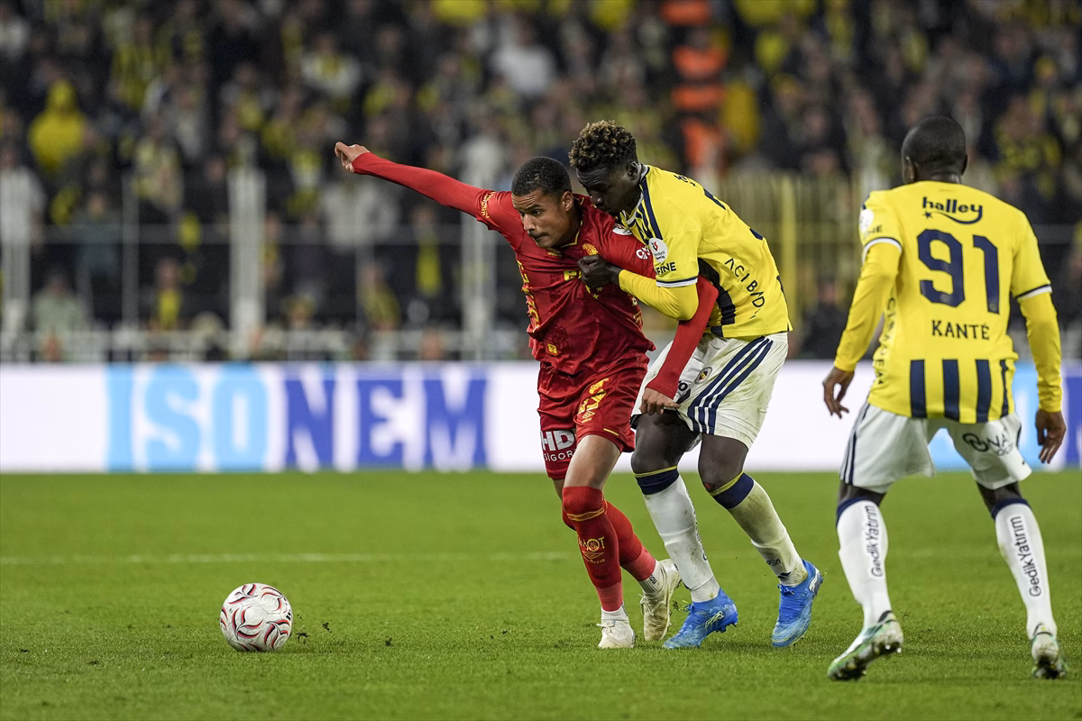 Fenerbahçe-Göztepe maçından bir pozisyon