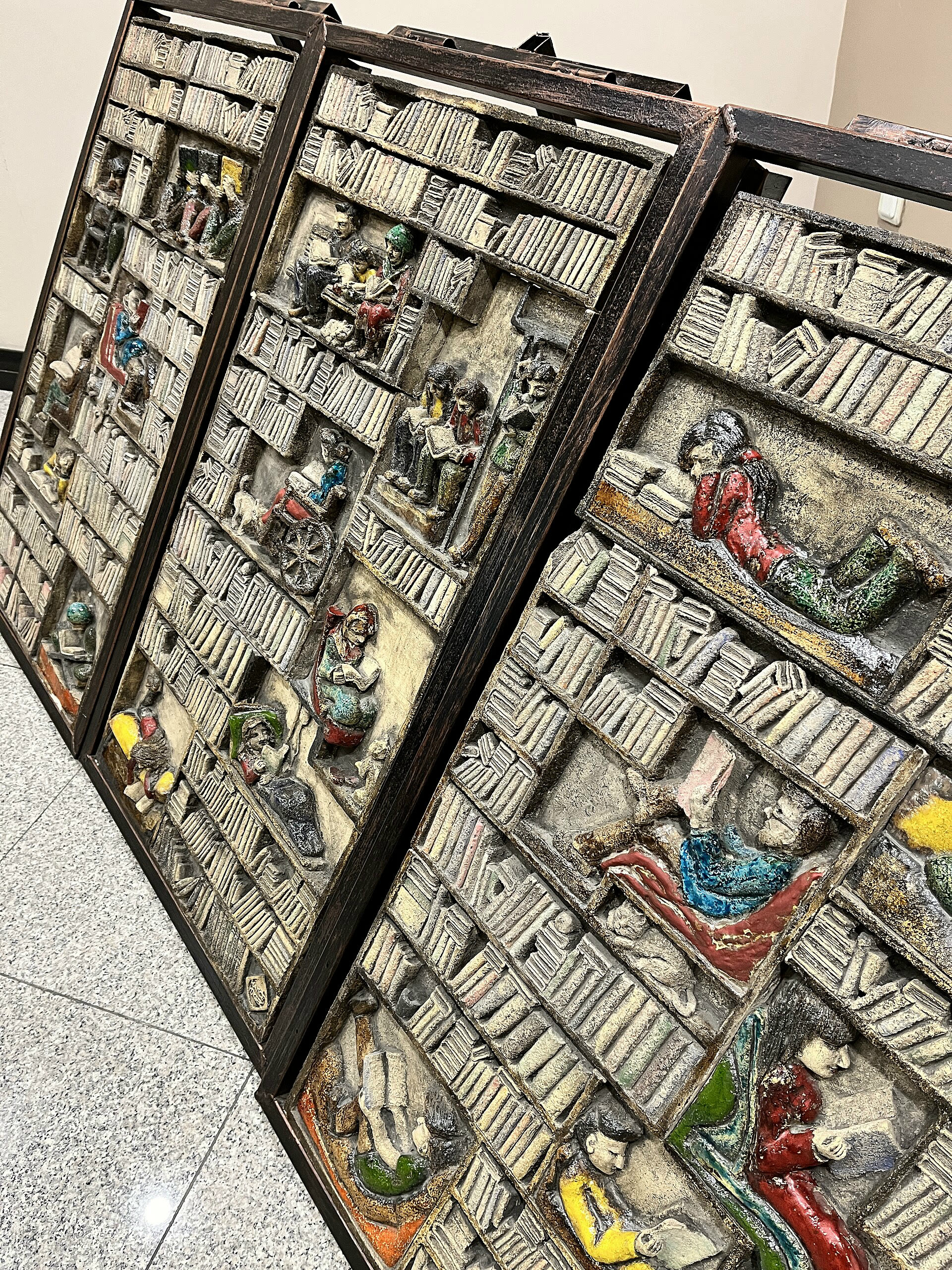 Book-themed wall artwork at the Ministry of National Education building