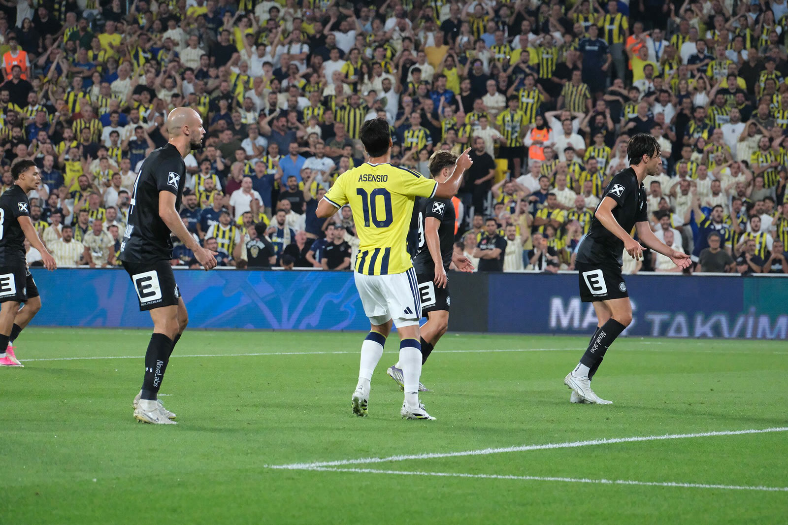 Marco Asensio, Fenerbahçe formasıyla bir maçta (Ağustos 2026, arşiv)