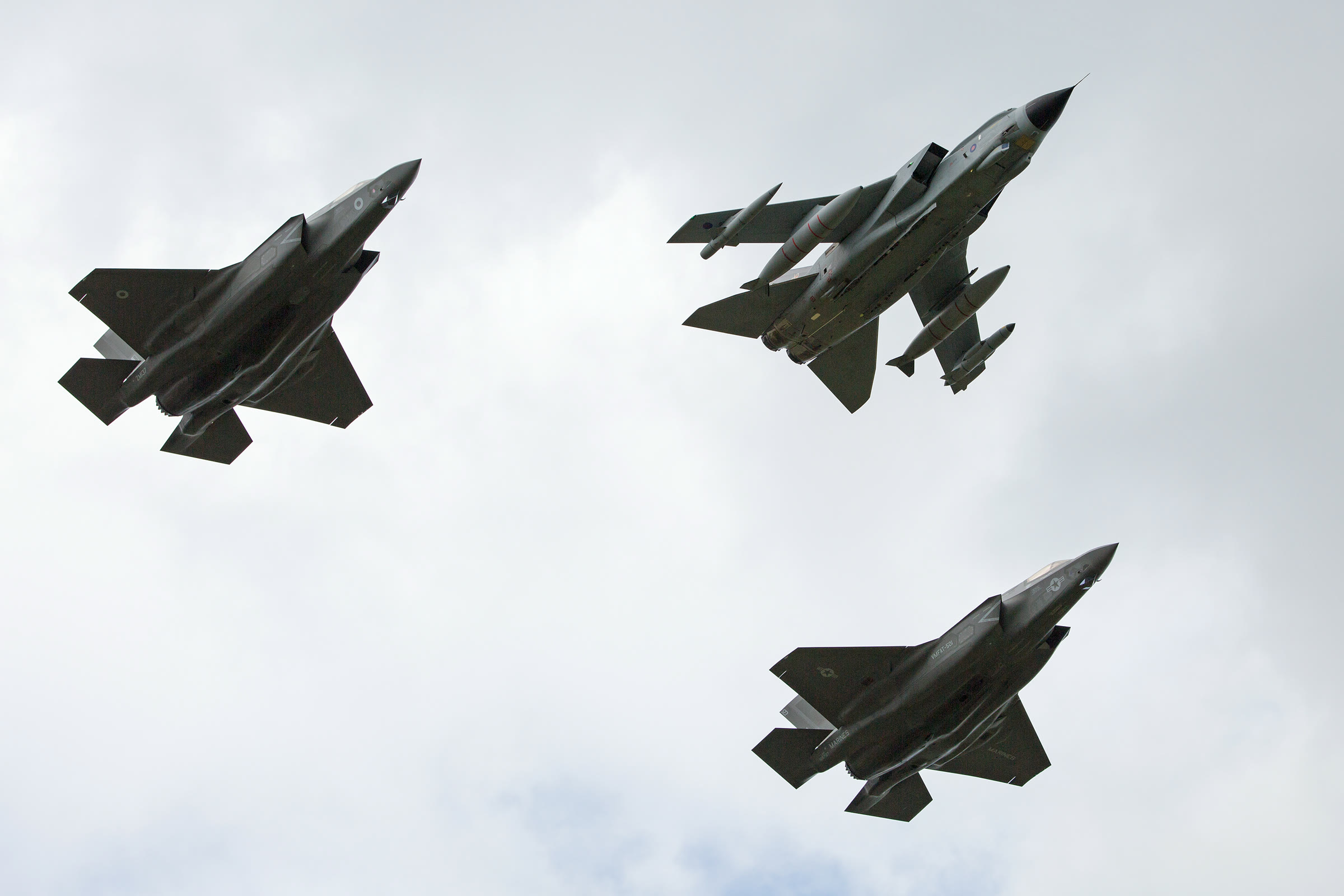 İngiliz Hava Kuvvetlerine ait F-35B Lightning savaş uçakları uçuşta